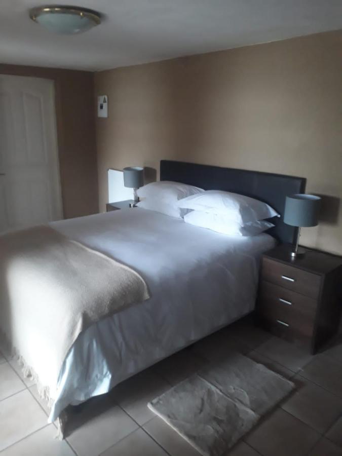 Marina Views Guesthouse Хартбееспоорт Екстериор снимка